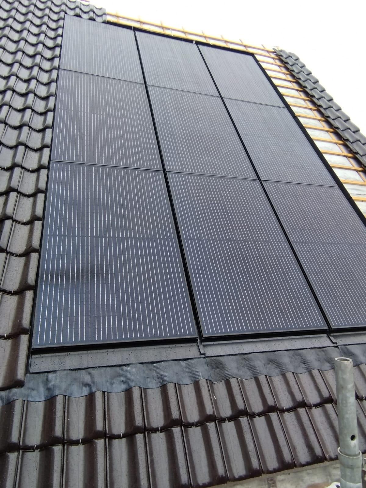 Zonnepanelen ingewerkt in het dak
