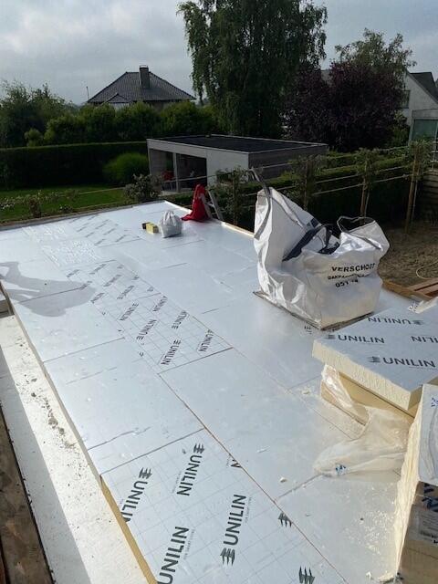 isoleren met isolatie van 12 cm bovenop de osb en alutrix
