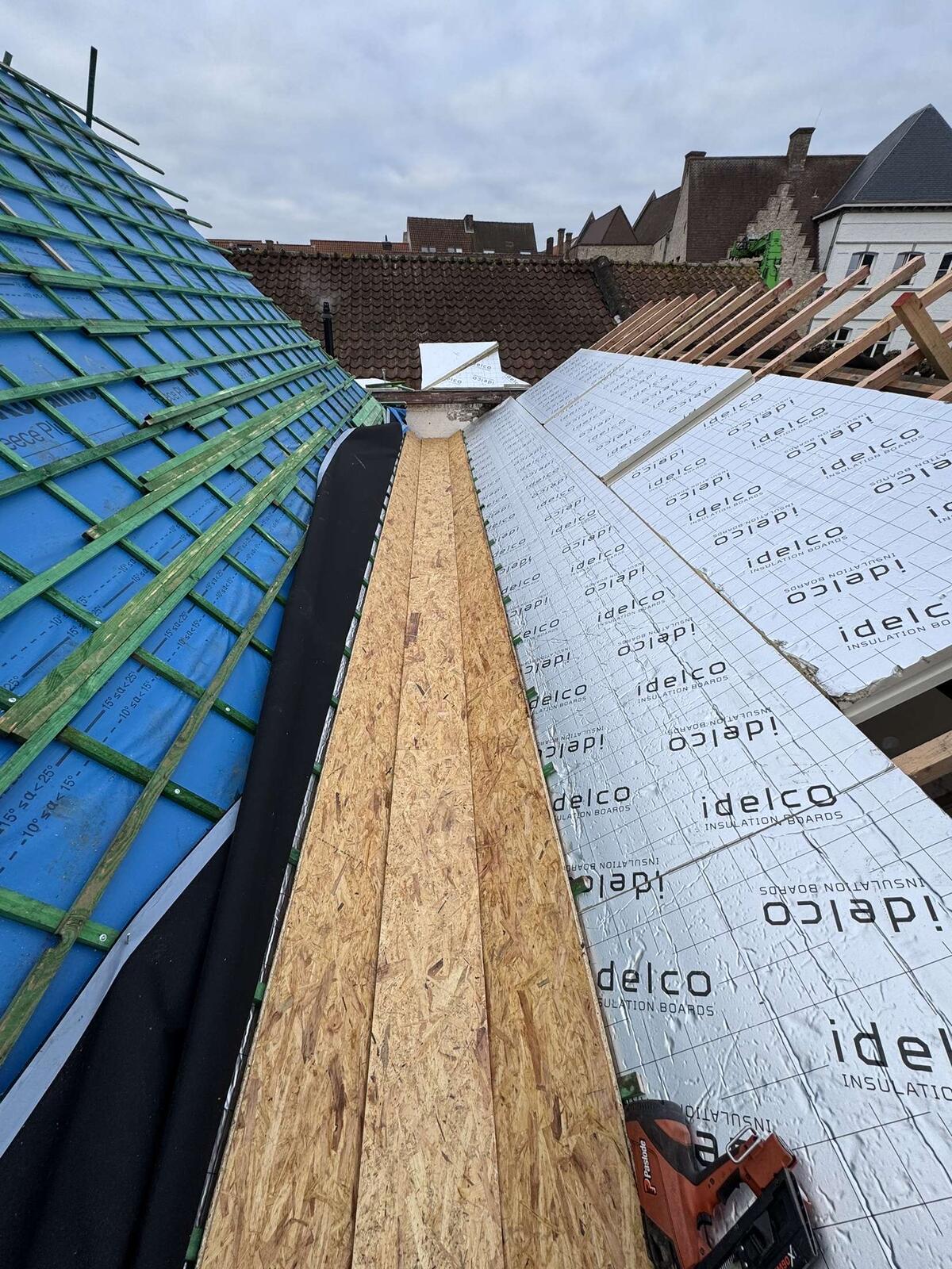d-ddakwerken Tielt - Koramic Oude Pottelbergse pan 451 - Sarking - EPDM - plat dak